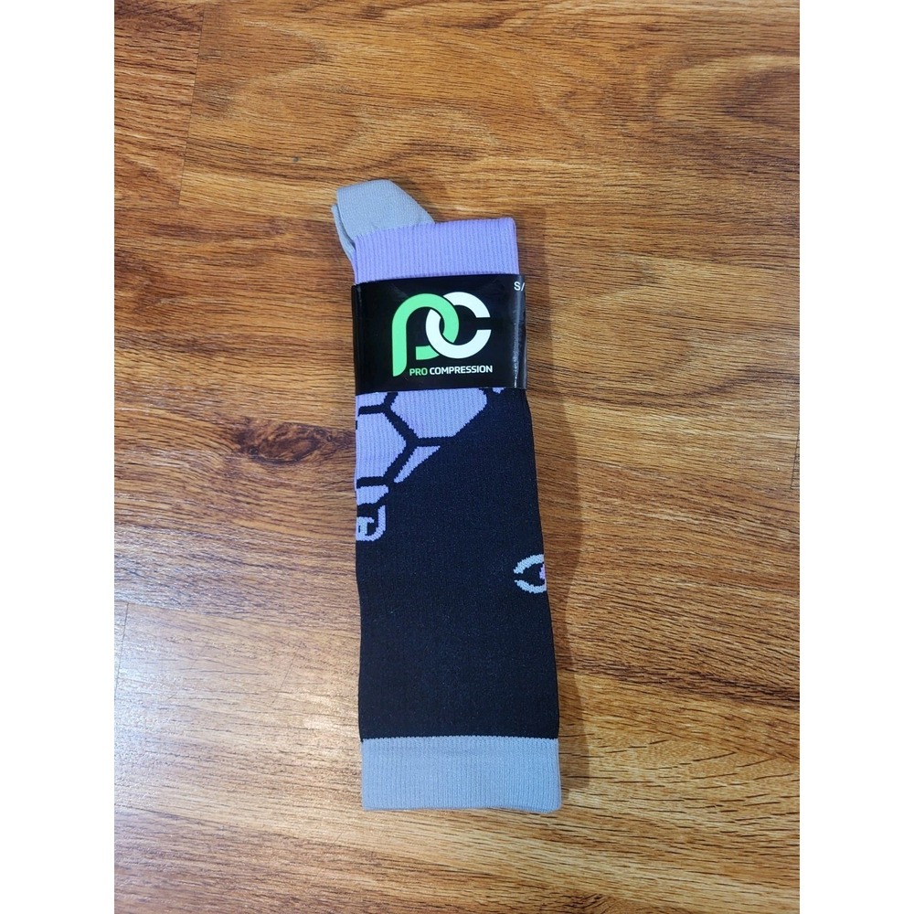 NWT Pro Compression S/M USA Socks